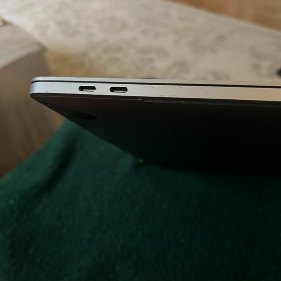 MacBook Pro (13-inch, 2020) – Intel Core i7, 16GB RAM, 500GB SSD – Excellent Con - Picture 3 of 9